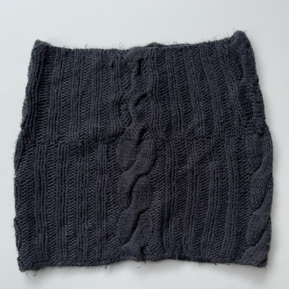 H&M Large Cable Infinity Scarf - Picture 2 of 2